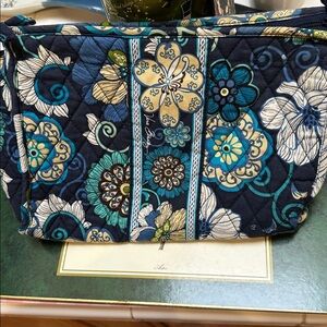 Vintage age Vera Bradley quilted toiletry zipper bag Blue floral 10” x 7”